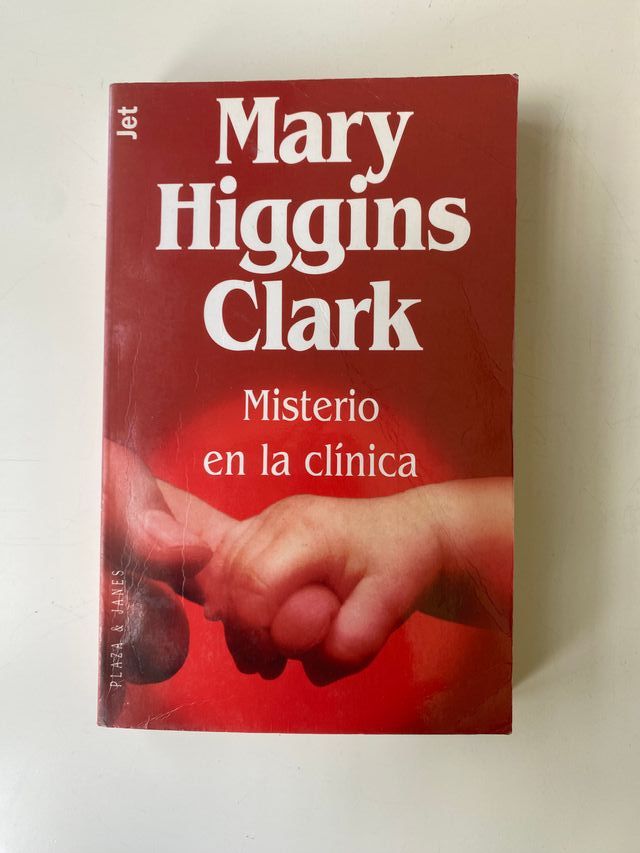 "Misterio en la clínica" de Mary Higgins Clark