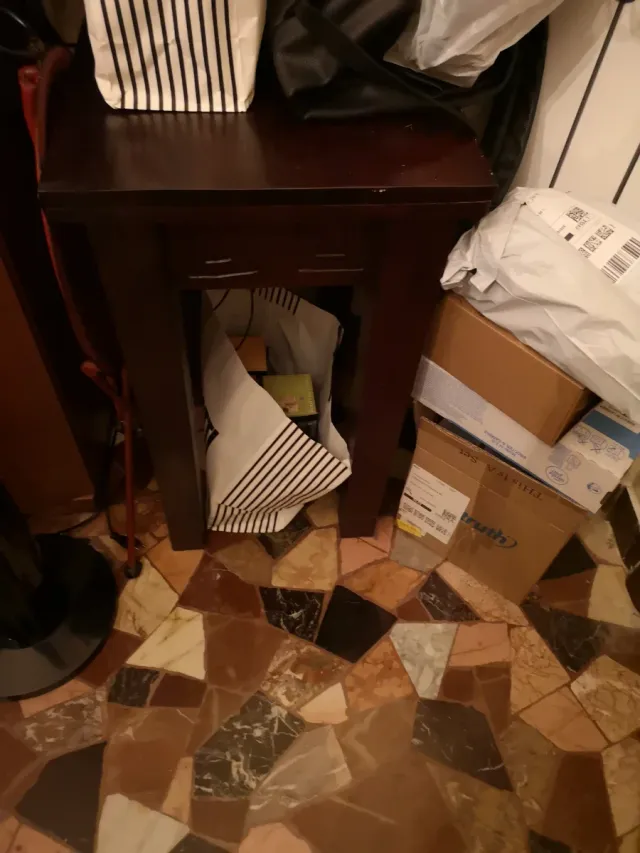 Set 2 sedie antiche, leggio e tavolino