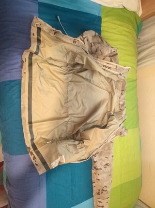 Chaquetón goretex árido pixelado