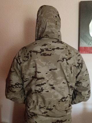 Chaquetón goretex árido pixelado
