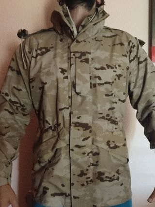 Chaquetón goretex árido pixelado