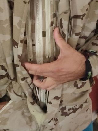 Chaquetón goretex árido pixelado