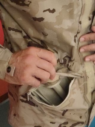 Chaquetón goretex árido pixelado