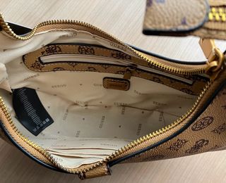 Bolso Guess Marrón y Dorado