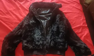 Chaqueta negra pelo sintético