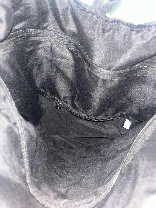 Bolso verde con bordado de flor de la vida