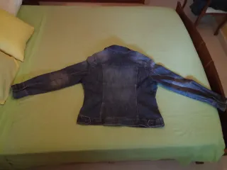 Chaqueta vaquera entallada azul