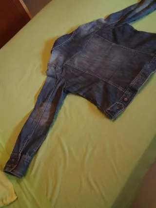 Chaqueta vaquera entallada azul