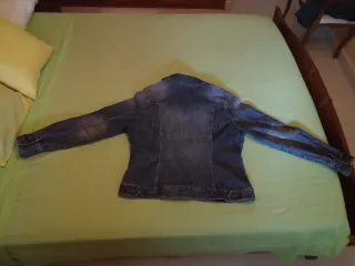 Chaqueta vaquera entallada azul