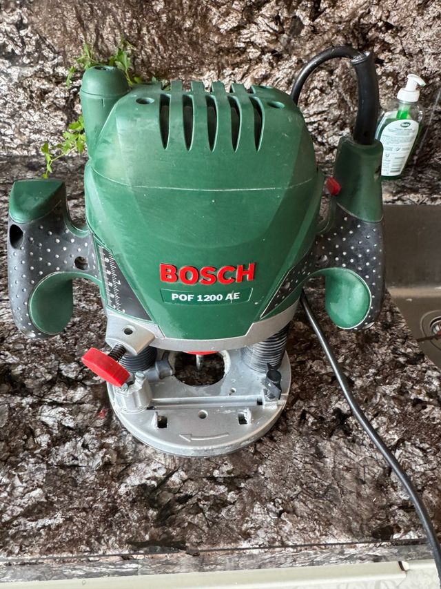 Fresadora Bosch POF 1200 AE