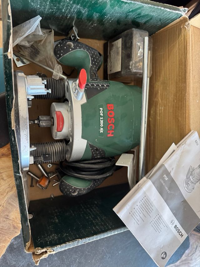 Fresadora Bosch POF 1200 AE