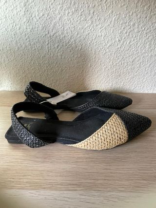 Zapatos planos Unit beige y negro talla 40
