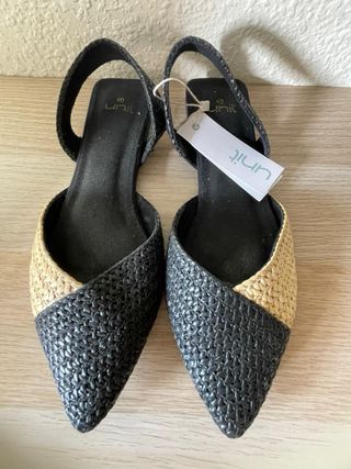 Zapatos planos Unit beige y negro talla 40