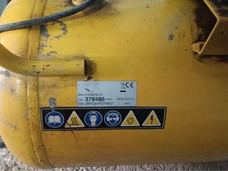 Compresor de aire amarillo. Precio NO NEGOCIABLE 