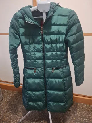 Chaqueta acolchada verde con capucha talla m