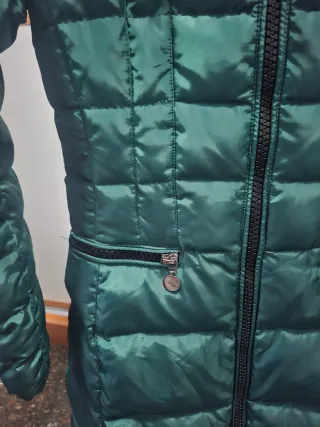 Chaqueta acolchada verde con capucha talla m