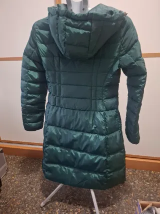 Chaqueta acolchada verde con capucha talla m