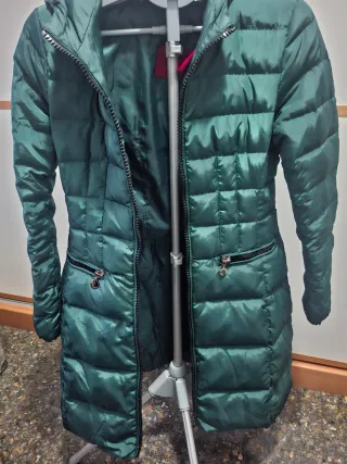 Chaqueta acolchada verde con capucha talla m
