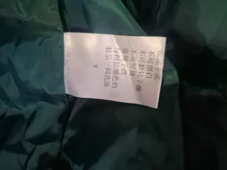 Chaqueta acolchada verde con capucha talla m