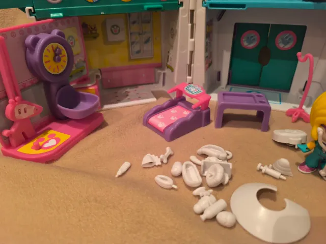 Pinypon Hospital Mascotas + Figura y Mascota