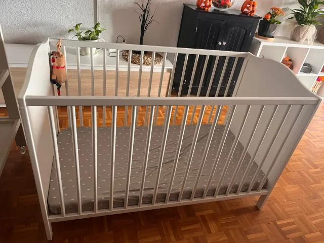 Cuna y cambiador bebé