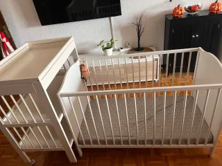 Cuna y cambiador bebé