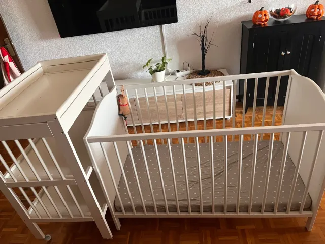 Cuna y cambiador bebé