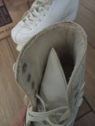 Pattini a rotelle bianchi