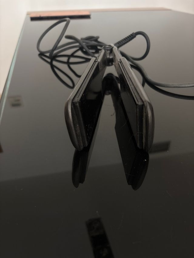 Plancha de pelo negra