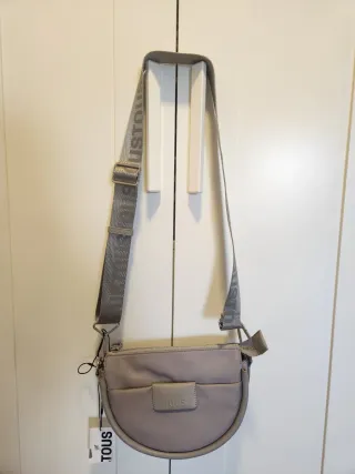 NUEVO- Bolso TOUS bandolera nylon gris perla. 2025
