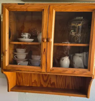 Pensile in legno, in pino e vetro