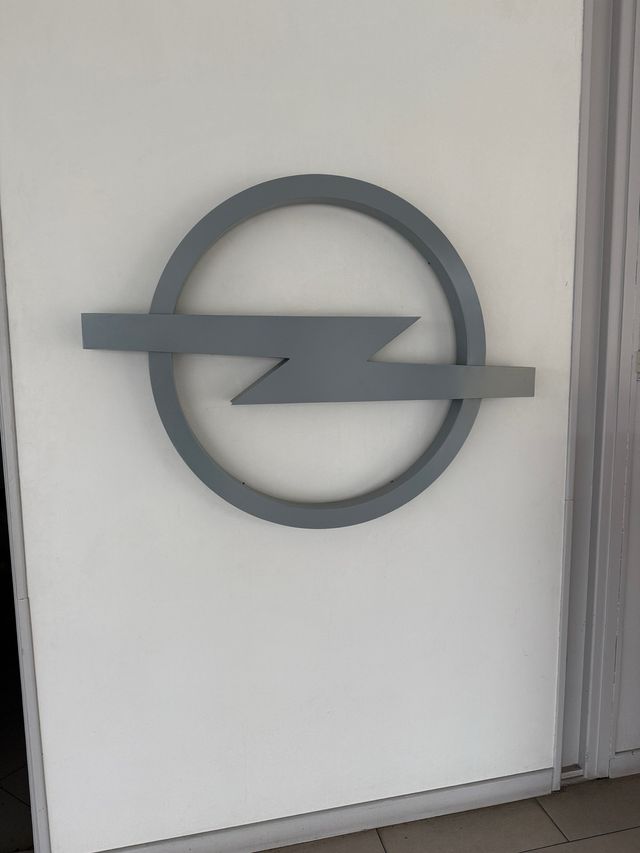 Logo pared Opel