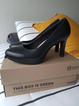 Zapatos de tacón Clarks Ambyr Joy negros