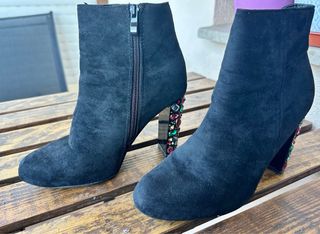 Botines negros tacón joya