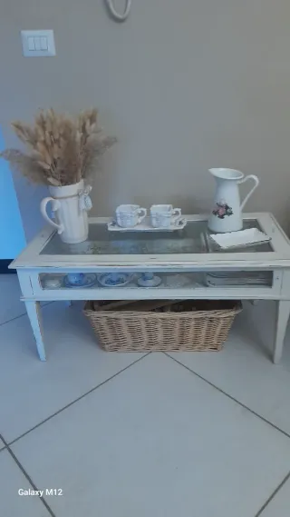 Tavolino basso shabby chic con contenitore