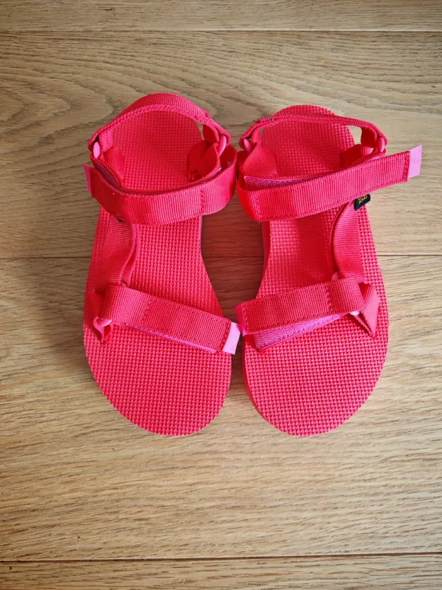 Sandalias Teva plataforma rosa y rojo