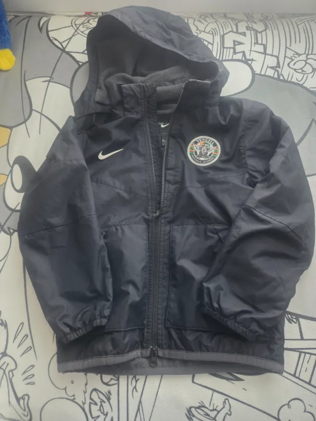 Giubbotto Nike con stemma calcio