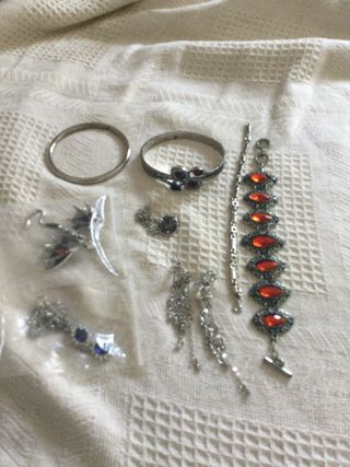Lote bisutería pulseras y pendientes