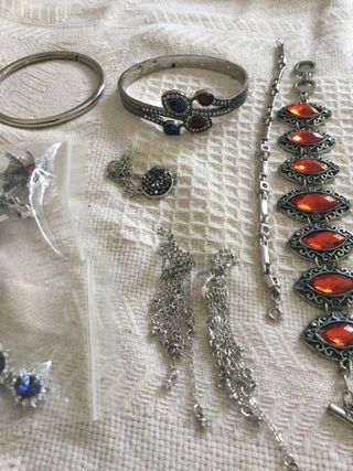 Lote bisutería pulseras y pendientes