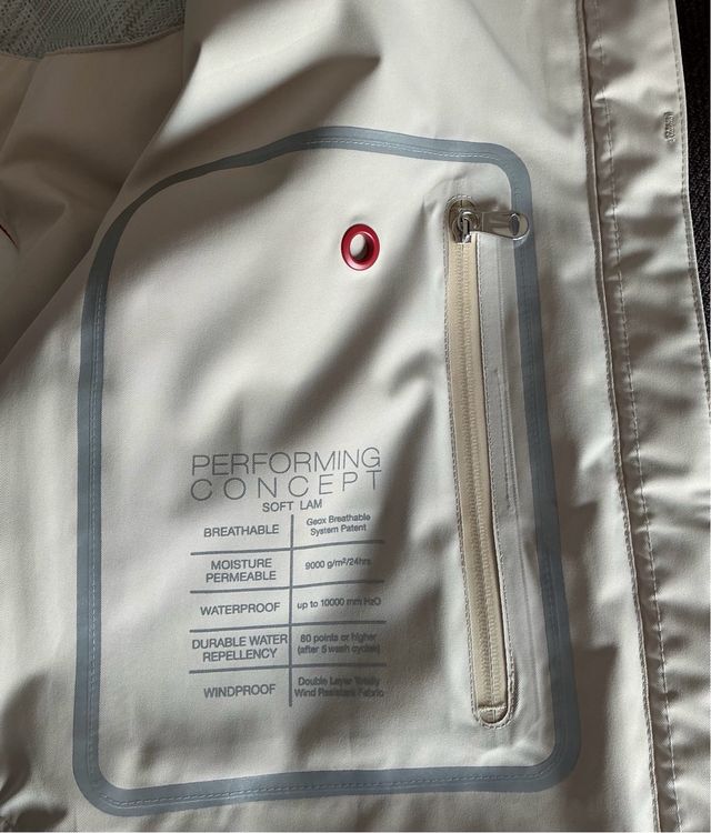 Chaqueta impermeable Geox beige