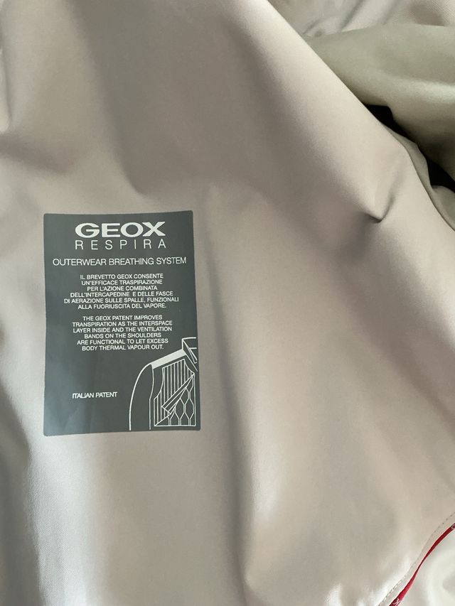Chaqueta impermeable Geox beige