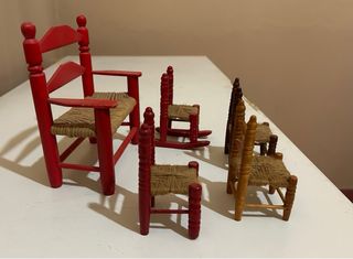 Mini Sillas Madera y Mimbre (Rojo/Marrón)