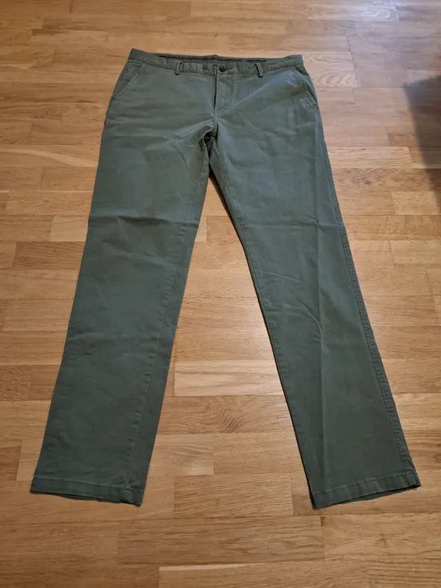 Pantalones chinos de caballero verdes