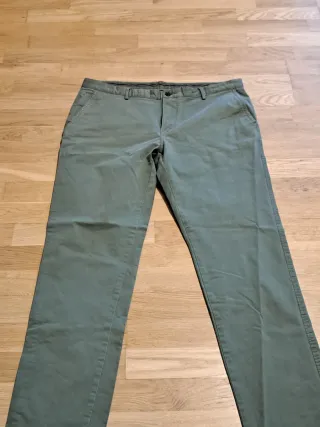 Pantalones chinos de caballero verdes