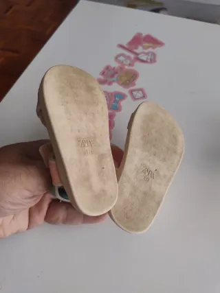 Sandalias ZARA niña multicolor talla 18
