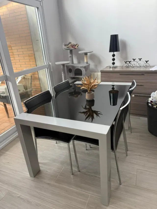 Mesa Comedor Cristal y Metal Negra/Plateada