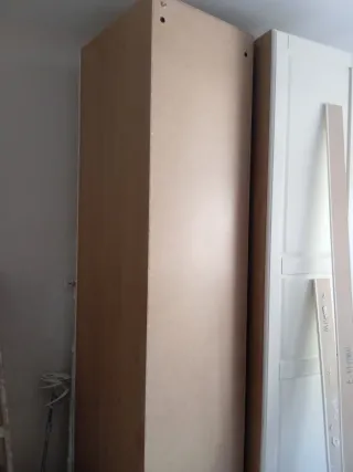 2 Armarios 3 cestas , 4 baldas , cajones y zapater