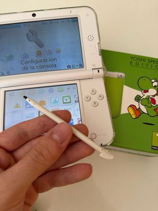 Nintendo 3DS XL Yoshi Edition 