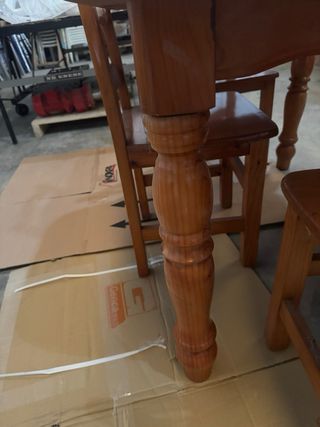 Mesa de comedor de madera