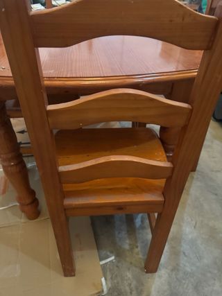 Mesa de comedor de madera